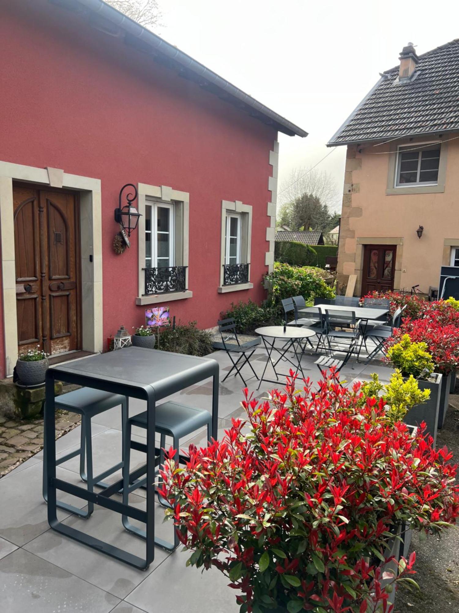 Logis Hotel Domaine Du Moulin Saint-Avold Exterior foto